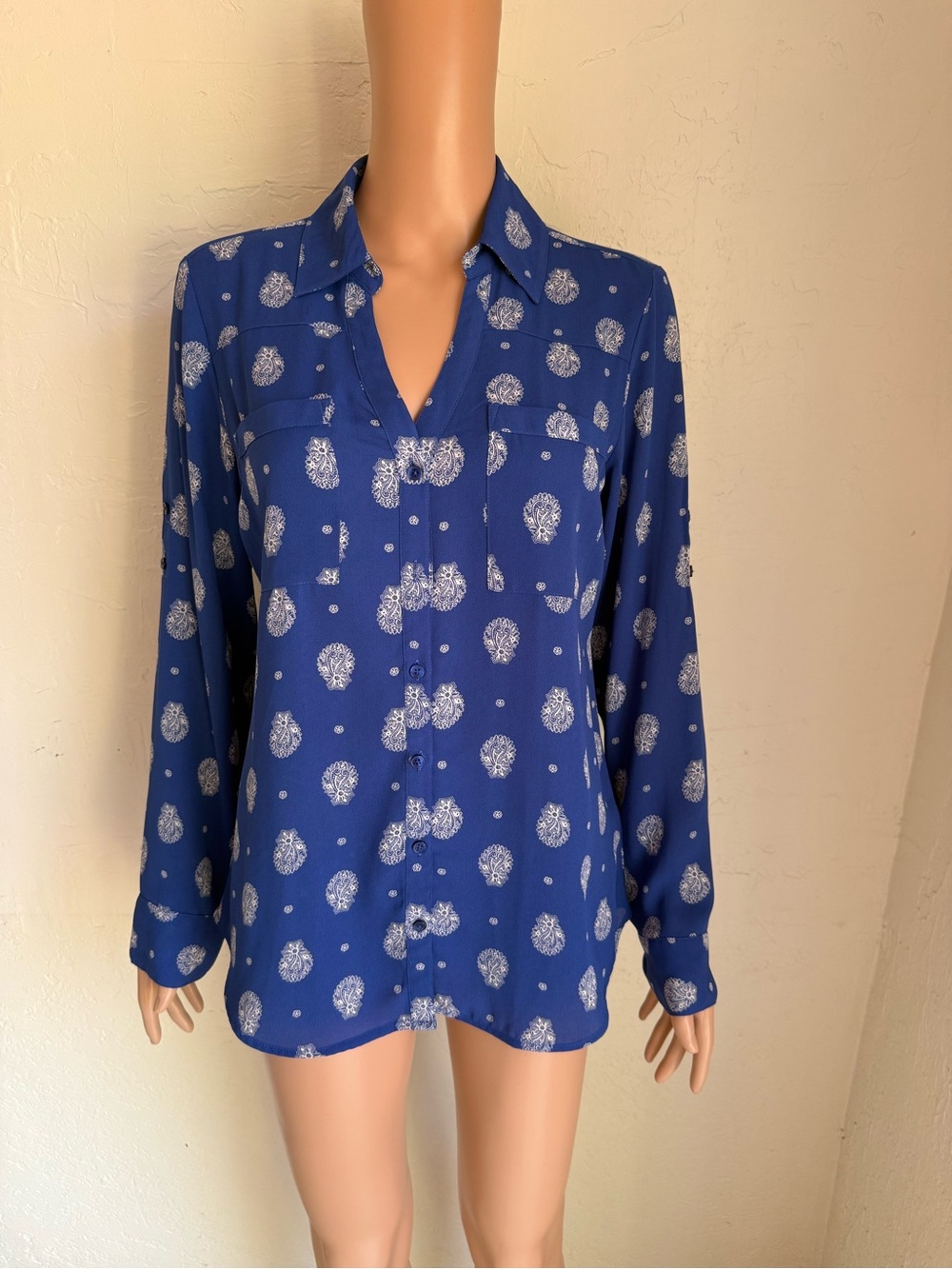 Express The Portofino Women’s Size M Blue Printed Button-Up Blouse V-Neck Shirt